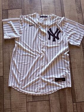 Nike White Pinstripe New York Yankees Jersey - Navy Logo M